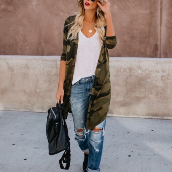 VICI Don’t Blend in Camo Cardigan Small - Picture 1 of 7